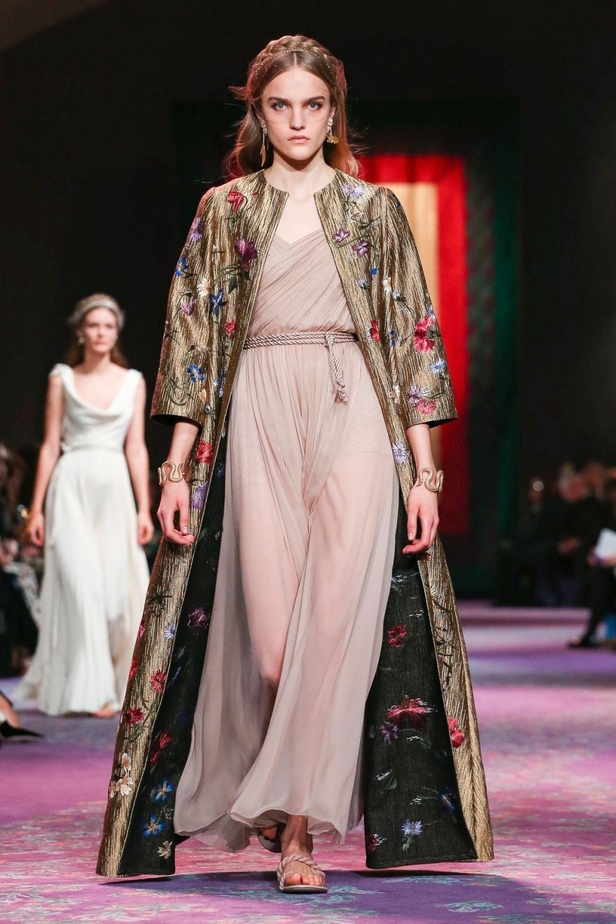 عرض ازياء Dior ديور لـ haute couture ربيع وصيف 2020