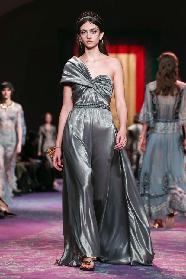 عرض ازياء Dior ديور لـ haute couture ربيع وصيف 2020