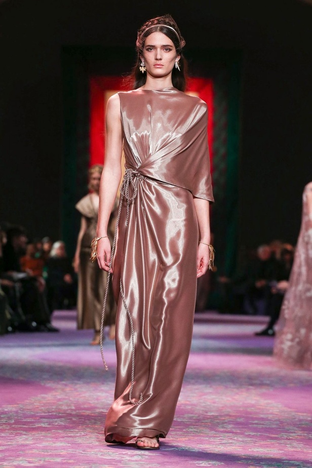 عرض ازياء Dior ديور لـ haute couture ربيع وصيف 2020