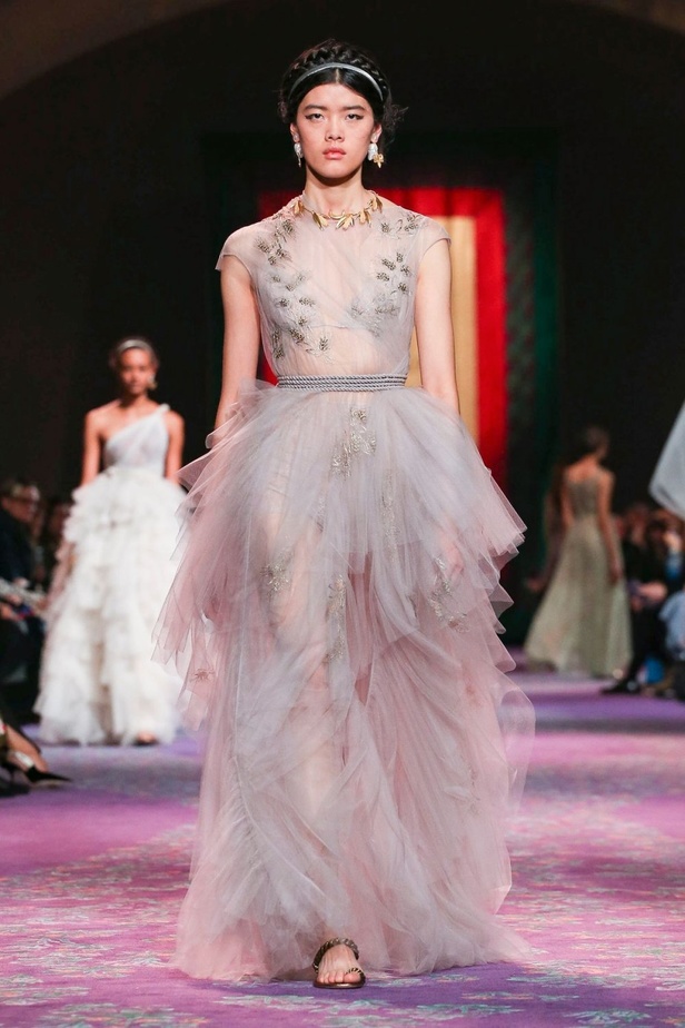 عرض ازياء Dior ديور لـ haute couture ربيع وصيف 2020