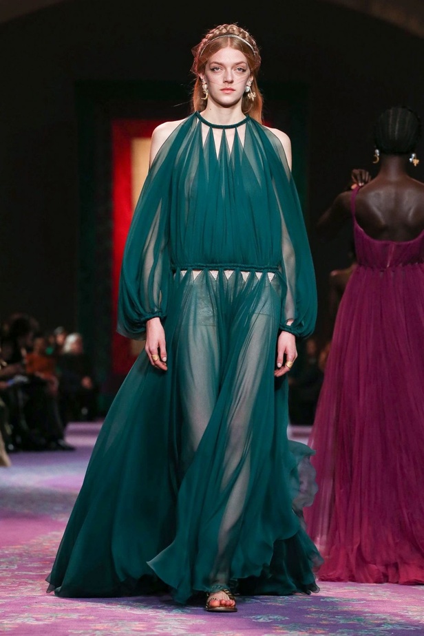 عرض ازياء Dior ديور لـ haute couture ربيع وصيف 2020