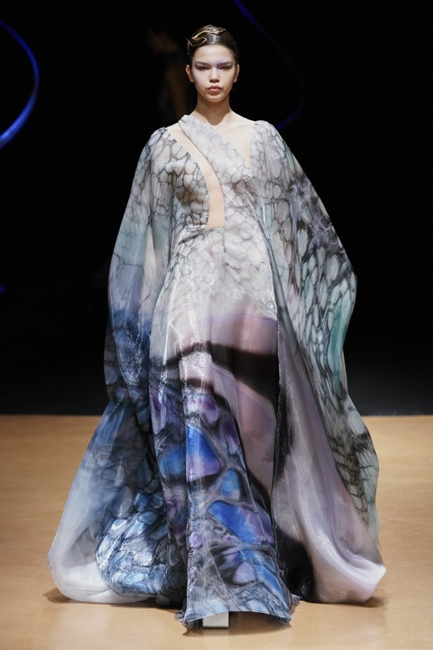 عرض ازياء haute couture من Iris Van Herpen لربيع وصيف 2020
