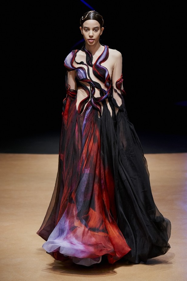 عرض ازياء haute couture من Iris Van Herpen لربيع وصيف 2020