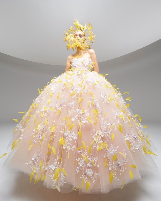 عرض مجموعة Giambattista Valli للأزياء الراقية 2020