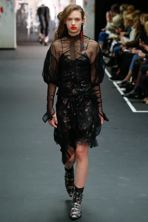 عرض أزياء برين لموسم خريف وشتاء 2017