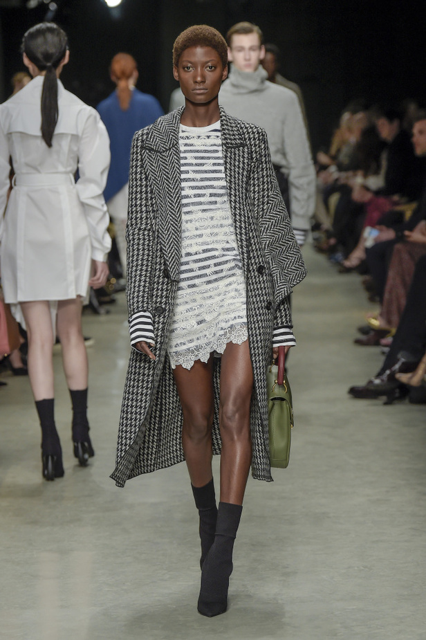 عرض أزياء بربري لموسم خريف وشتاء 2017