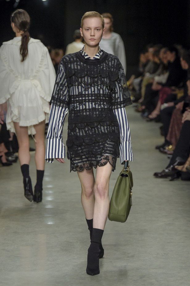 عرض أزياء بربري لموسم خريف وشتاء 2017