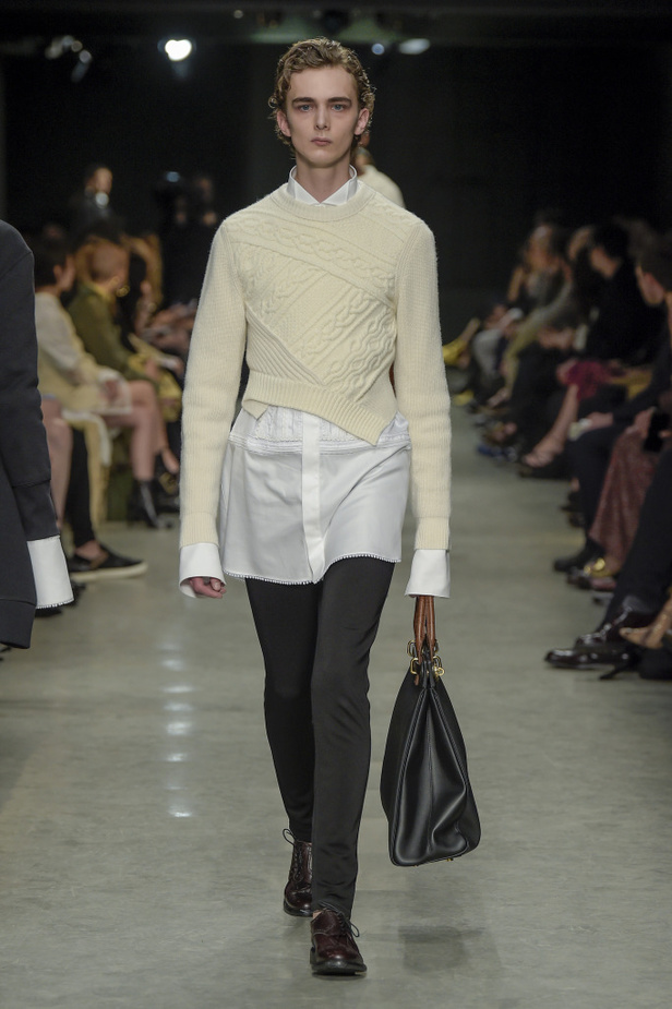 عرض أزياء بربري لموسم خريف وشتاء 2017