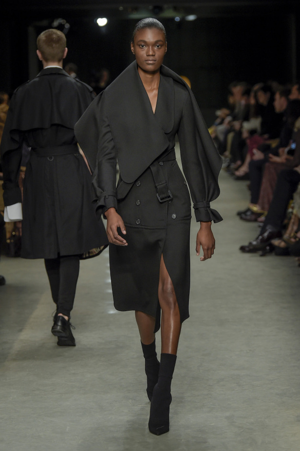 عرض أزياء بربري لموسم خريف وشتاء 2017