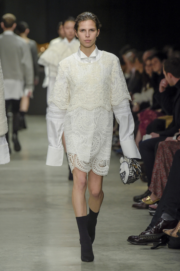 عرض أزياء بربري لموسم خريف وشتاء 2017