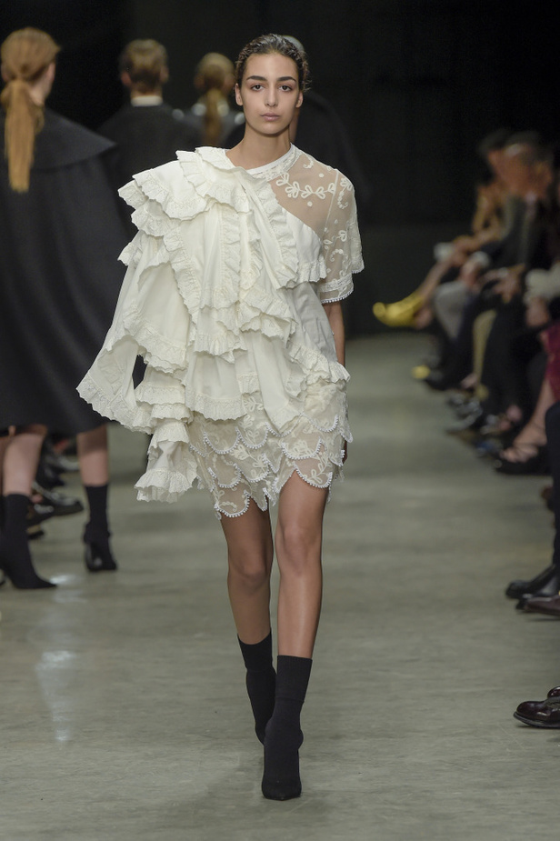 عرض أزياء بربري لموسم خريف وشتاء 2017