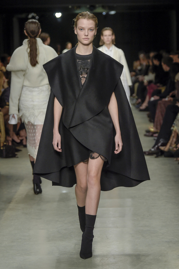 عرض أزياء بربري لموسم خريف وشتاء 2017