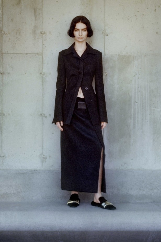 إيلا إمهوف تظهر للمرة الأولى في عرض أزياء Proenza Schouler 