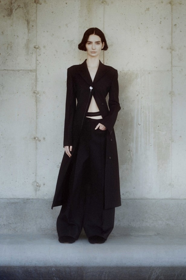 إيلا إمهوف تظهر للمرة الأولى في عرض أزياء Proenza Schouler 