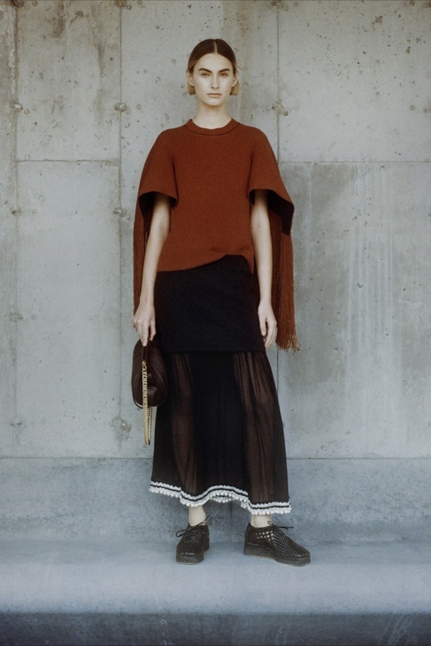 إيلا إمهوف تظهر للمرة الأولى في عرض أزياء Proenza Schouler 