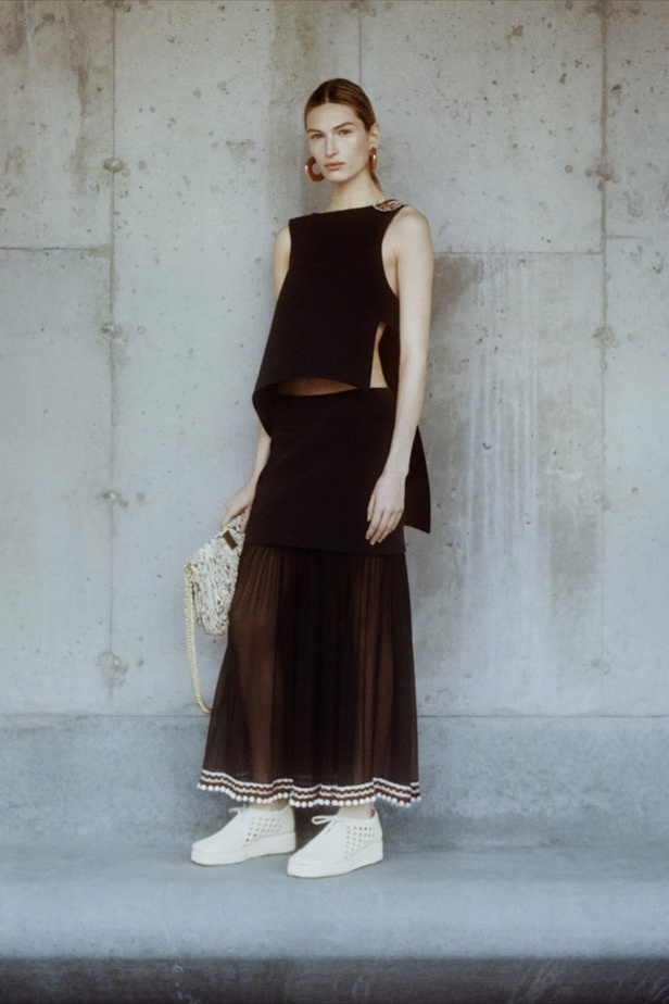 إيلا إمهوف تظهر للمرة الأولى في عرض أزياء Proenza Schouler 