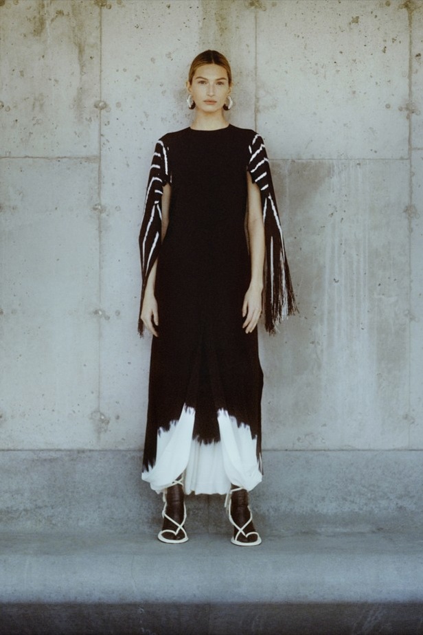 إيلا إمهوف تظهر للمرة الأولى في عرض أزياء Proenza Schouler 