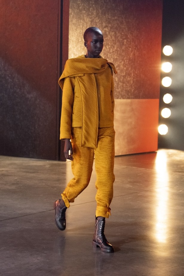 عرض أزياء مجموعة QASIMI لخريف وشتاء 2021 ضمن أسبوع الموضة في لندن