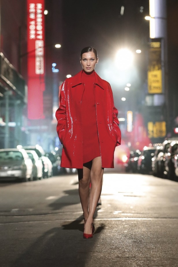 عرض مجموعة مايكل كورس Michael Kors لخريف وشتاء 2021 بمناسبة الذكرى الأربعين للدار