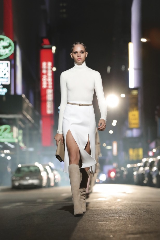 عرض مجموعة مايكل كورس Michael Kors لخريف وشتاء 2021 بمناسبة الذكرى الأربعين للدار