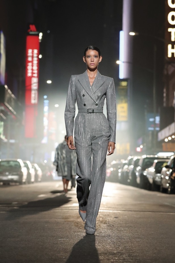 عرض مجموعة مايكل كورس Michael Kors لخريف وشتاء 2021 بمناسبة الذكرى الأربعين للدار