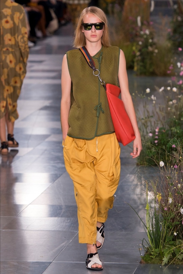 عرض أزياء "بول سميث" لموسم ربيع وصيف 2017