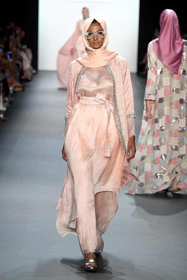 لأول مرة في التاريخ... عرض كامل للمحجبات في نيويورك!