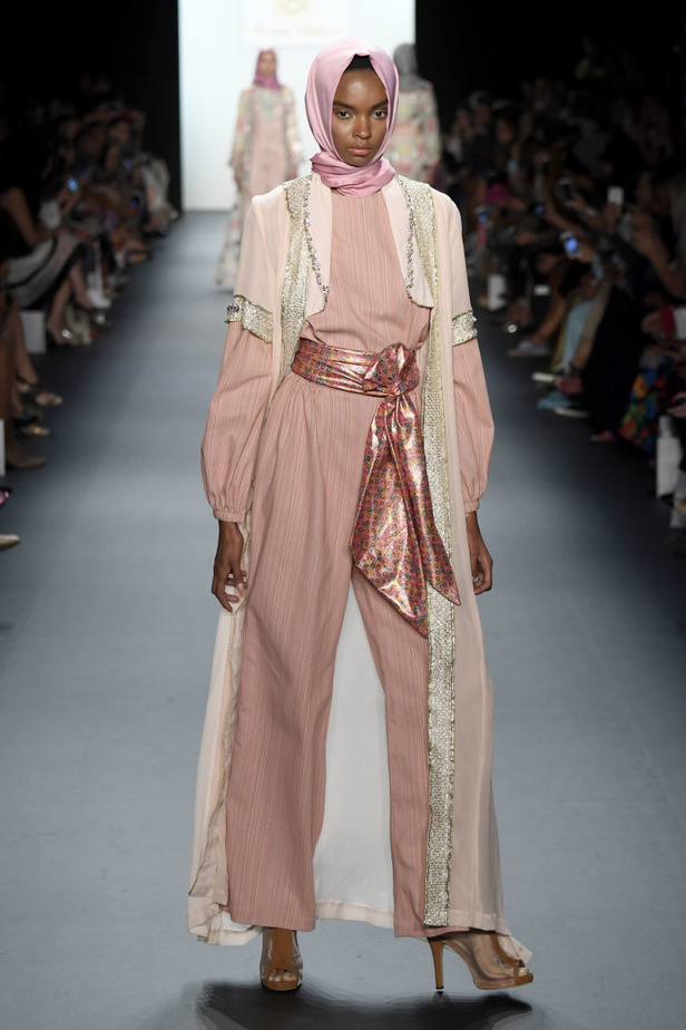 لأول مرة في التاريخ... عرض كامل للمحجبات في نيويورك!