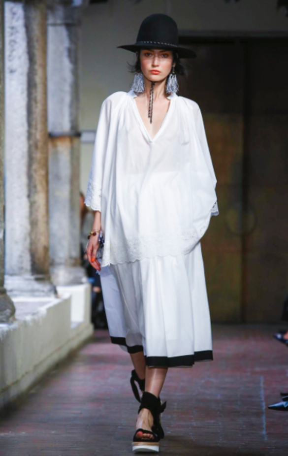 عرض Blugirl للأزياء الجاهزة لربيع وصيف ٢٠١٧ !