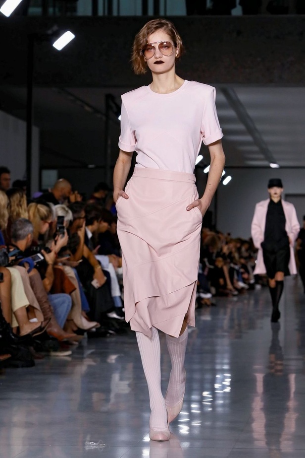 اسبوع الموضة في ميلان 2019 مجموعة MAX MARA للالبسة الجاهزة في ميلان لربيع وصيف 2020