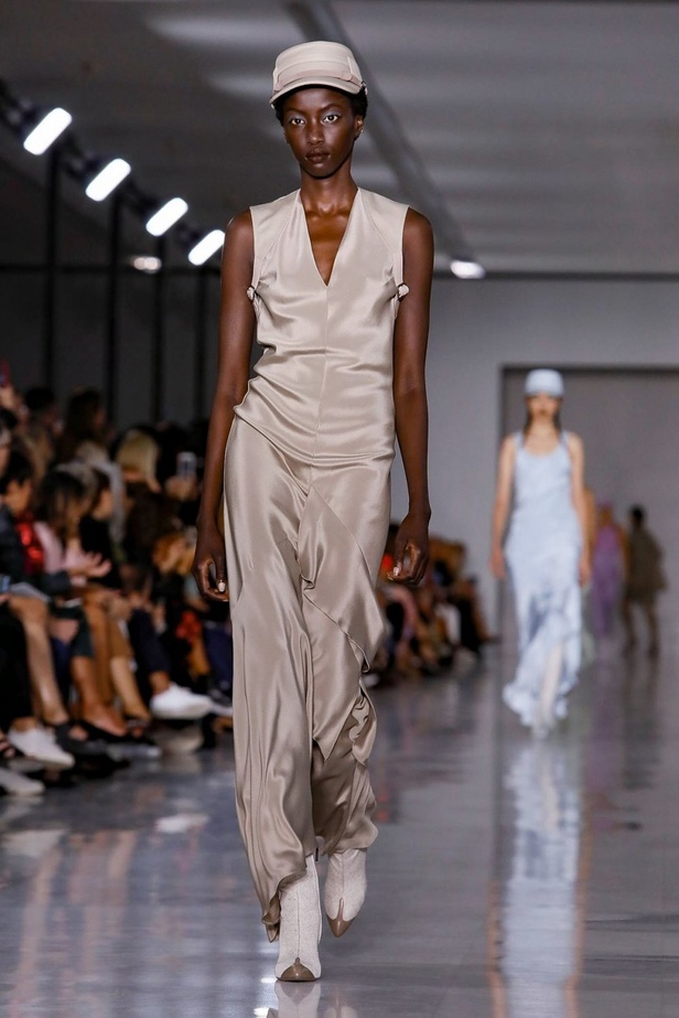 اسبوع الموضة في ميلان 2019 مجموعة MAX MARA للالبسة الجاهزة في ميلان لربيع وصيف 2020