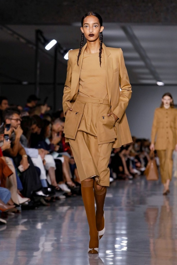 اسبوع الموضة في ميلان 2019 مجموعة MAX MARA للالبسة الجاهزة في ميلان لربيع وصيف 2020