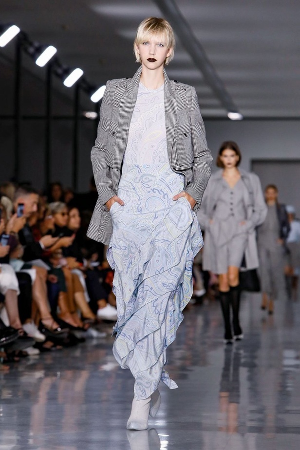 اسبوع الموضة في ميلان 2019 مجموعة MAX MARA للالبسة الجاهزة في ميلان لربيع وصيف 2020