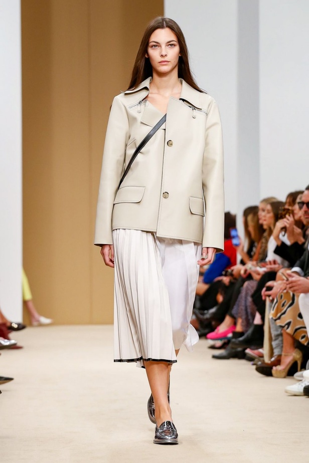 اسبوع الموضة في ميلان 2019 احذية TODS الفاخرة لربيع وصيف 2020