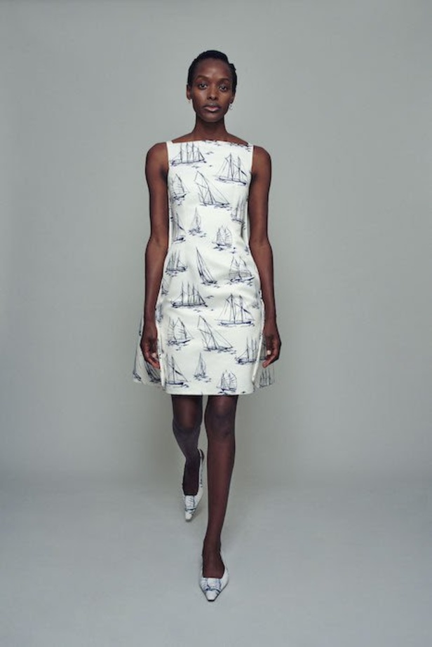 عرض ازياء مجموعة Emilia Wickstead ربيع وصيف 2021 من اسبوع لندن للموضة