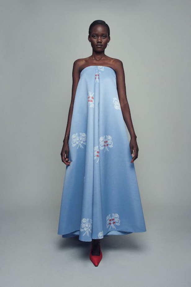 عرض ازياء مجموعة Emilia Wickstead ربيع وصيف 2021 من اسبوع لندن للموضة