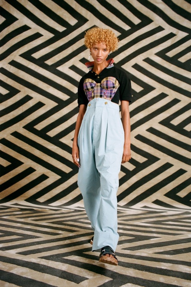 عرض ازياء Vivienne Westwood لربيع وصيف 2021 من اسبوع لندن للموضة