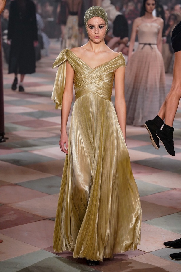 عرض أزياء Christian Dior للهوت كوتور لربيع وصيف 2019 !