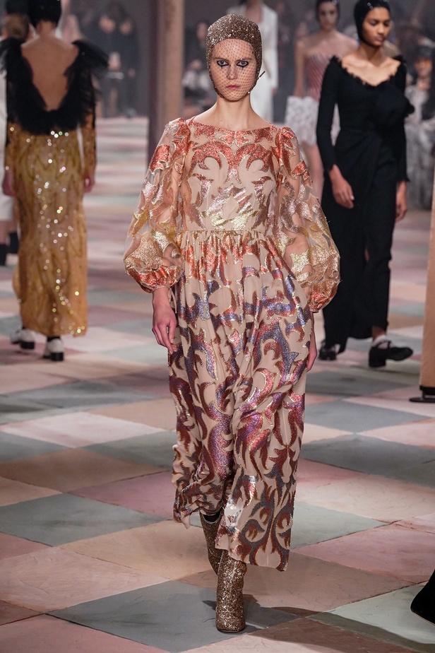 عرض أزياء Christian Dior للهوت كوتور لربيع وصيف 2019 !