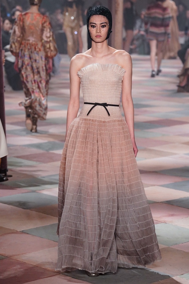 عرض أزياء Christian Dior للهوت كوتور لربيع وصيف 2019 !