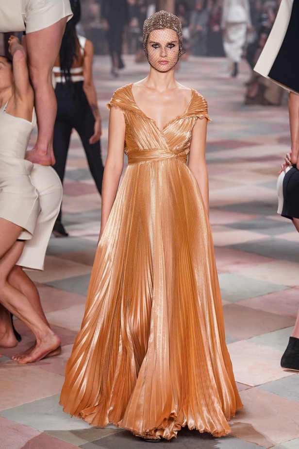 عرض أزياء Christian Dior للهوت كوتور لربيع وصيف 2019 !