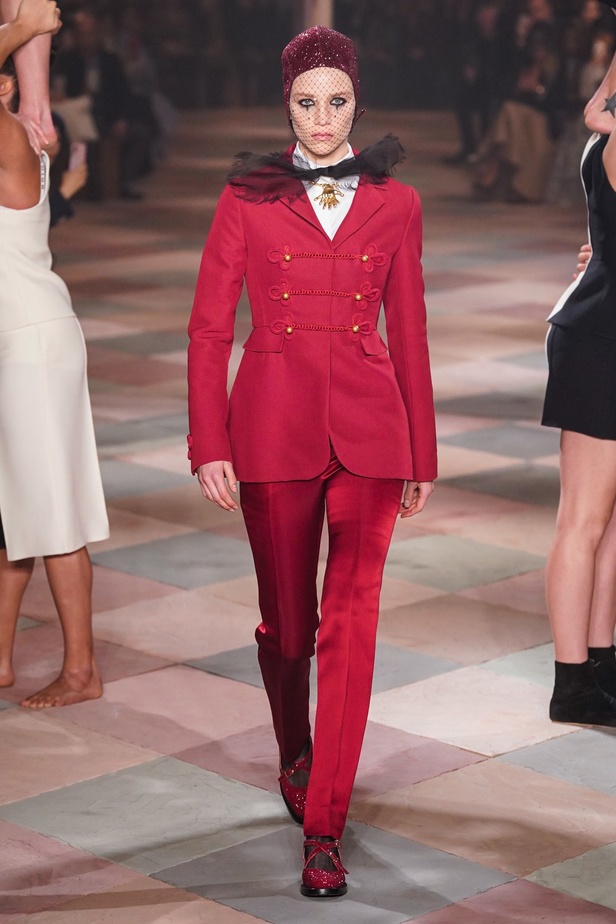 عرض أزياء Christian Dior للهوت كوتور لربيع وصيف 2019 !