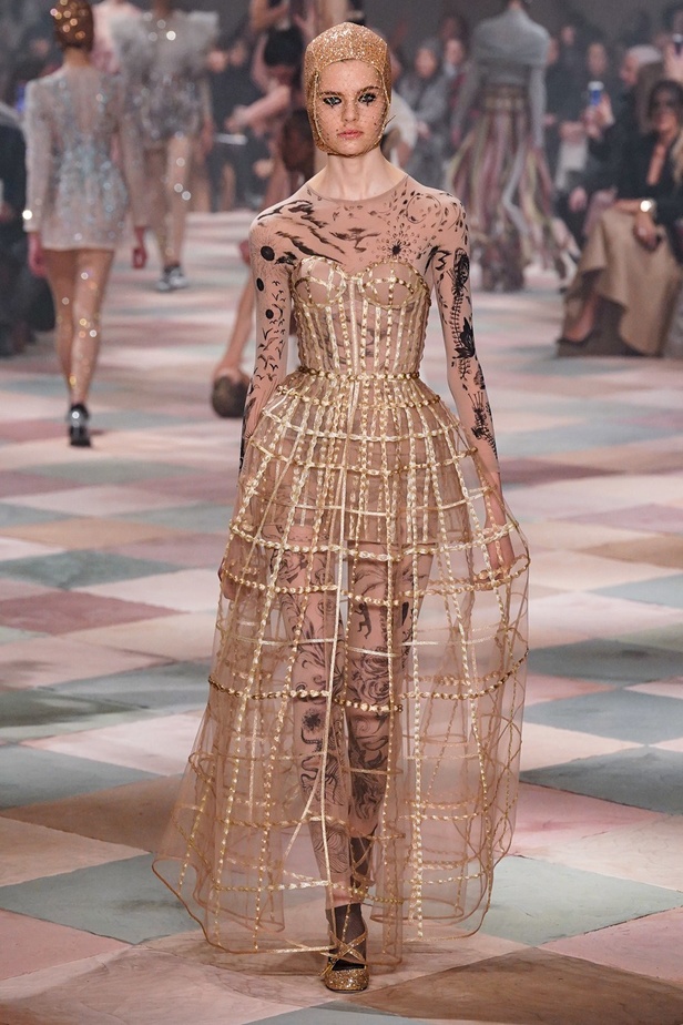 عرض أزياء Christian Dior للهوت كوتور لربيع وصيف 2019 !