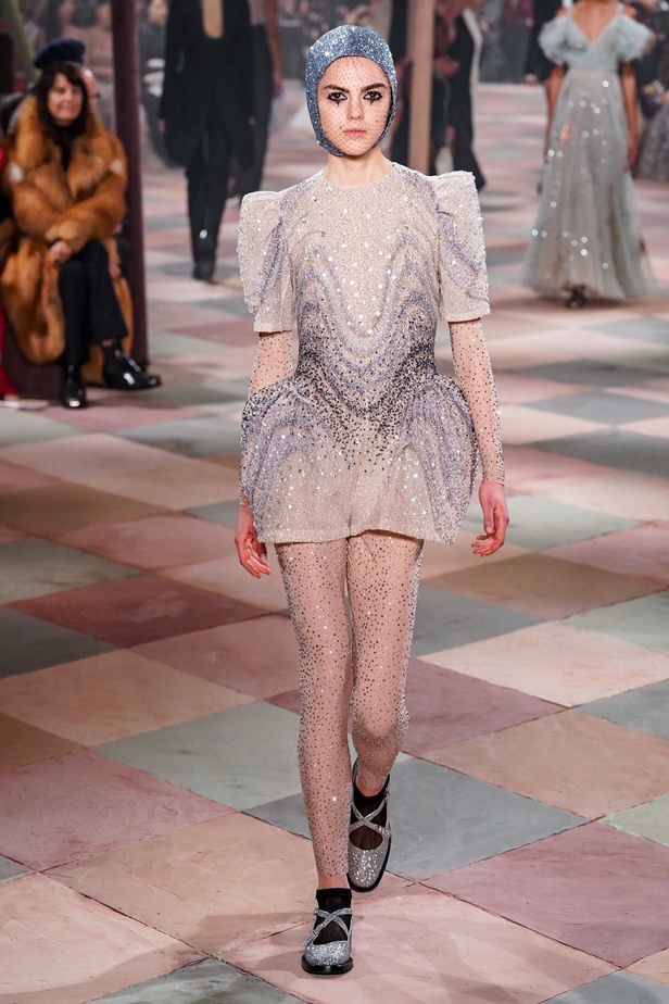 عرض أزياء Christian Dior للهوت كوتور لربيع وصيف 2019 !