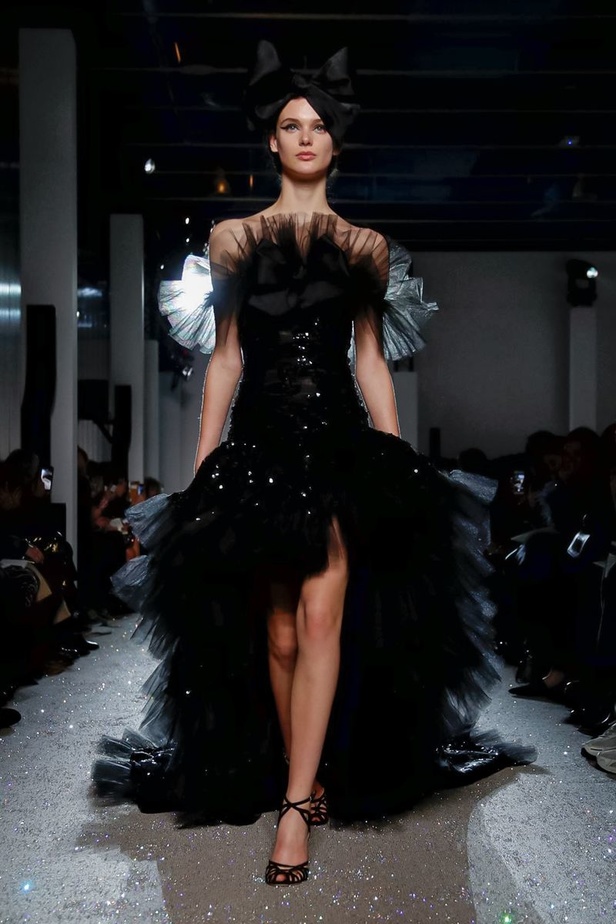 مجموعة الألبسة الراقية من جيامباتيستا فالي لربيع 2019