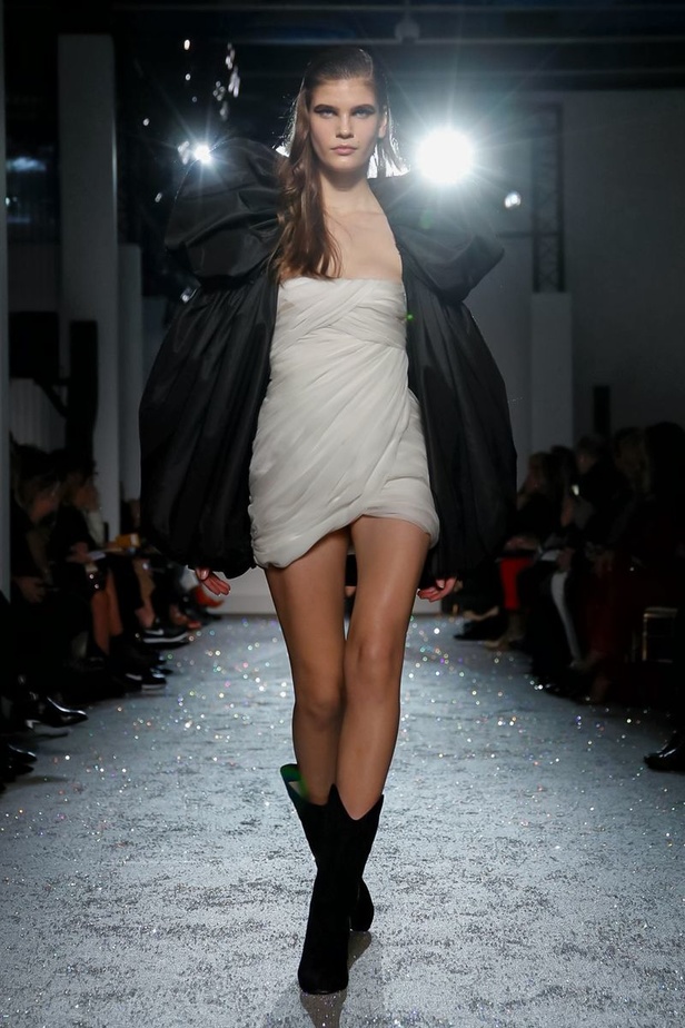 مجموعة الألبسة الراقية من جيامباتيستا فالي لربيع 2019