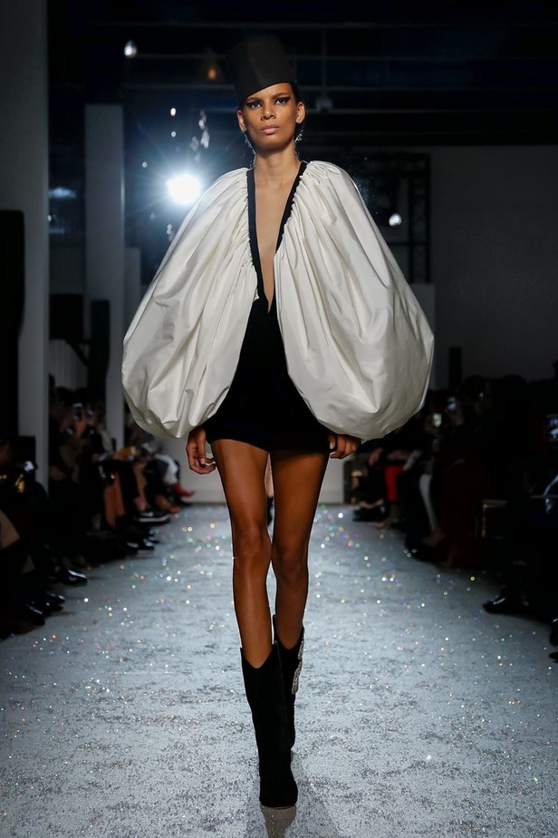 مجموعة الألبسة الراقية من جيامباتيستا فالي لربيع 2019