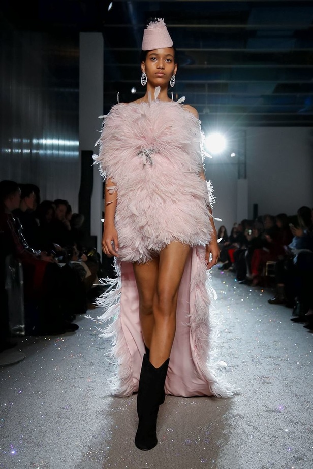 مجموعة الألبسة الراقية من جيامباتيستا فالي لربيع 2019