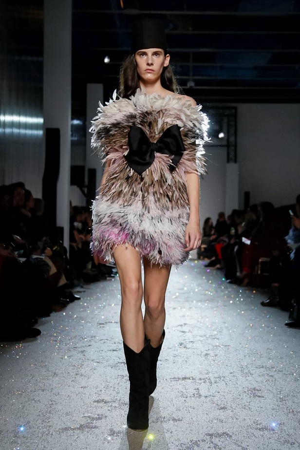 مجموعة الألبسة الراقية من جيامباتيستا فالي لربيع 2019