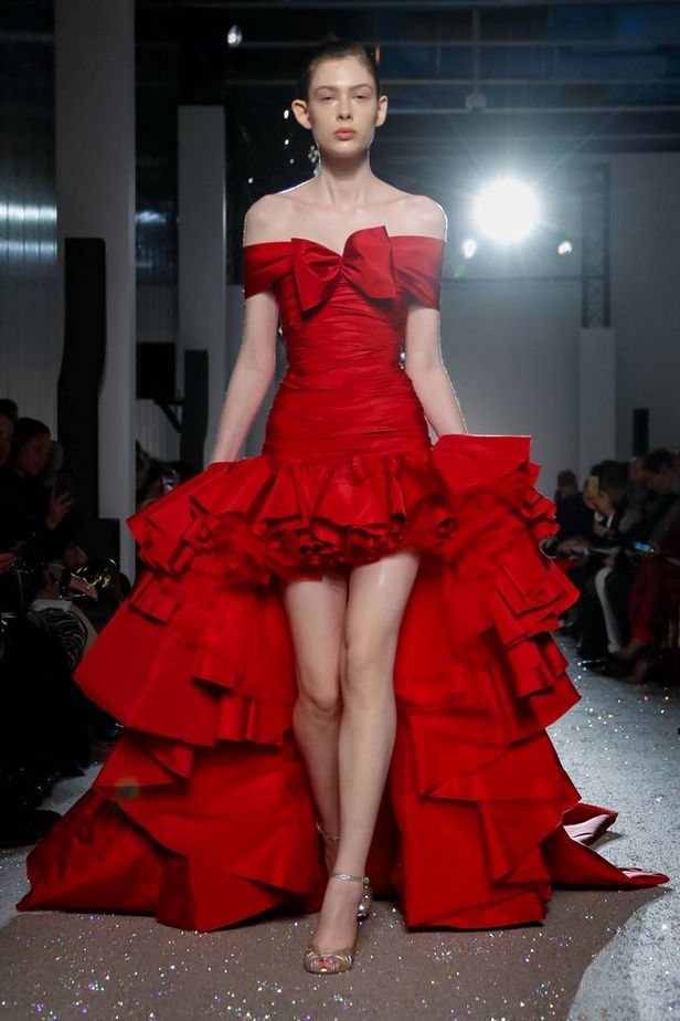 مجموعة الألبسة الراقية من جيامباتيستا فالي لربيع 2019